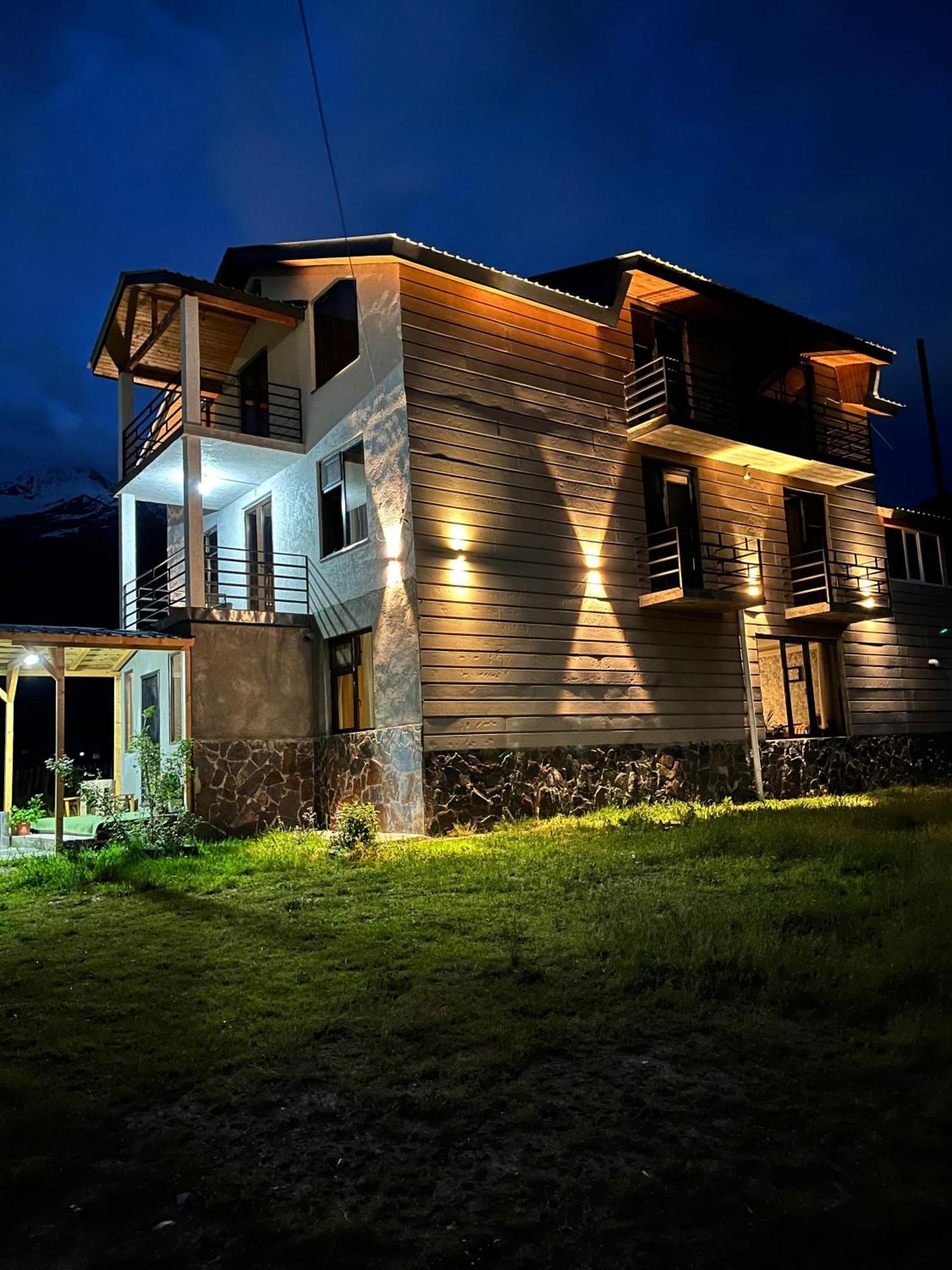 Ninama Hotel Mestia Exterior foto